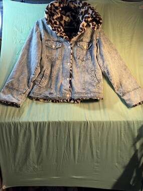 SWEET HABIT Leopard Sherpa Lined Denim Trucker Jacket Size M Oversized With Hood